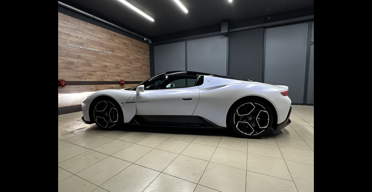 Maserati MC20