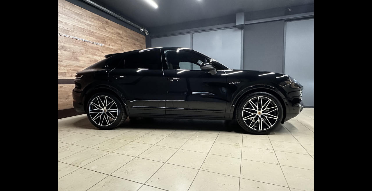 Porsche Cayenne 2026 E-HYBRID COUPE