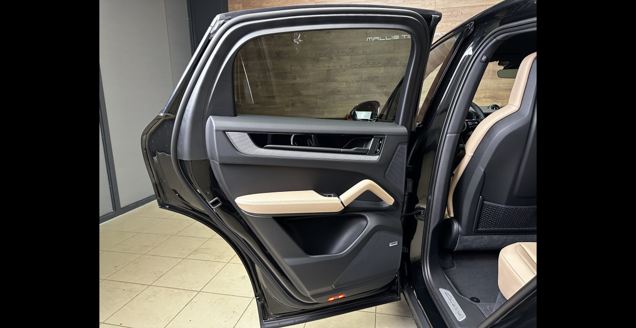 Porsche Cayenne 2026 E-HYBRID COUPE