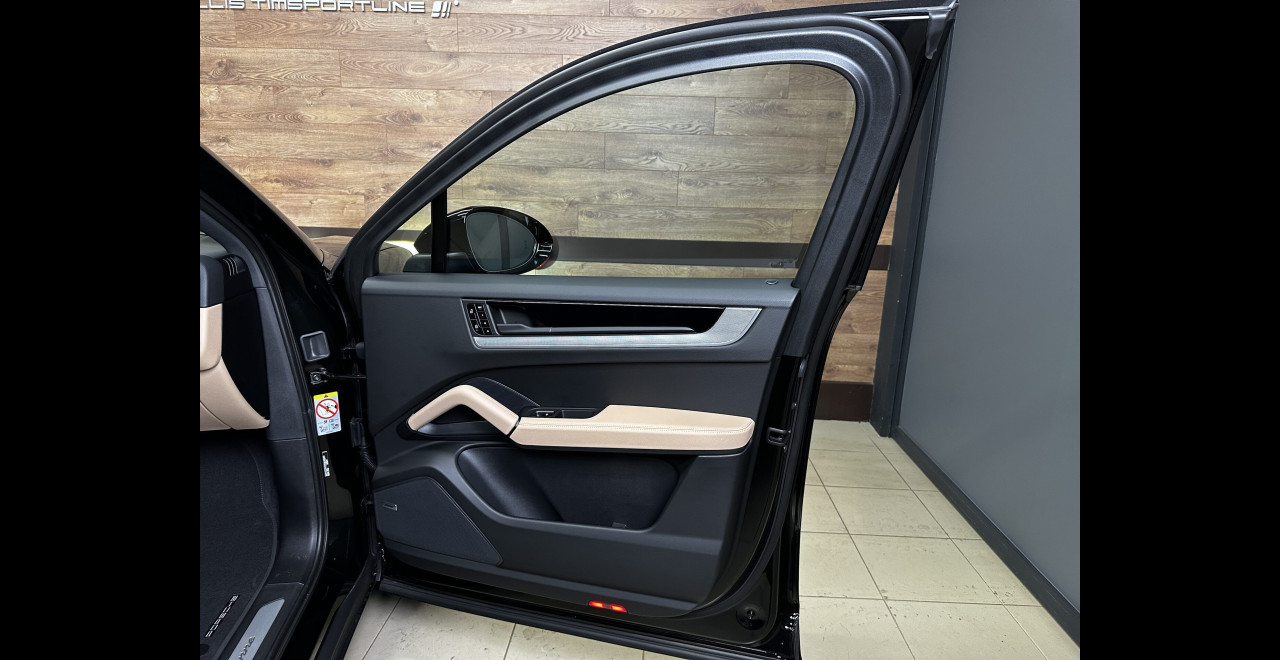 Porsche Cayenne 2026 E-HYBRID COUPE